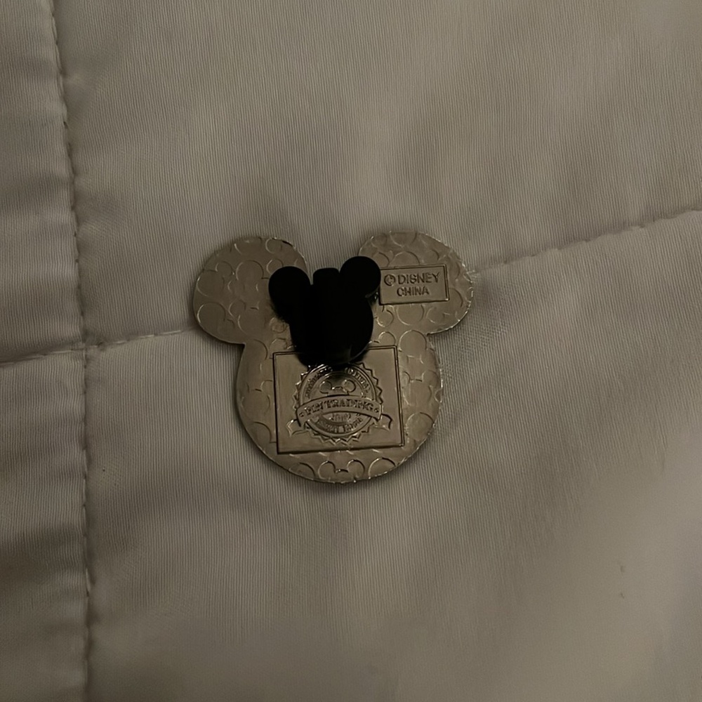 Disney Pin - Picture 2 of 2